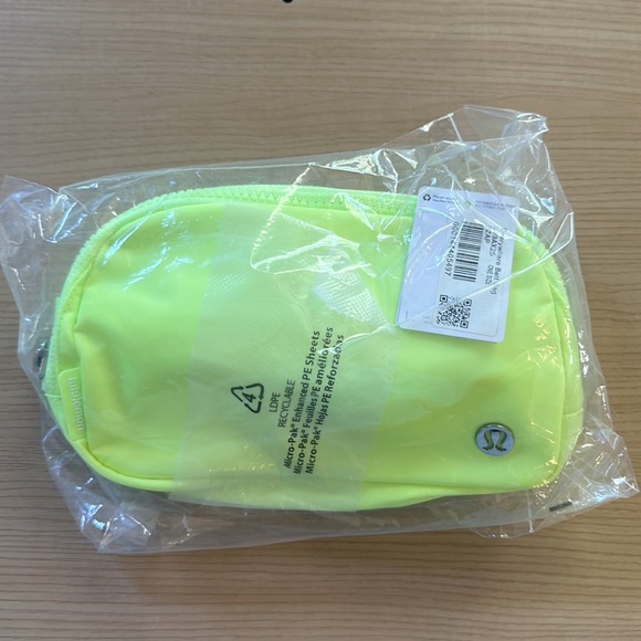 Lululemon Everywhere Belt Bag Faded Zap - Picture 7 of 8